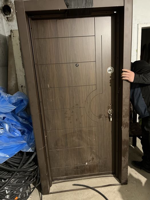 Входна врата за апартамент
