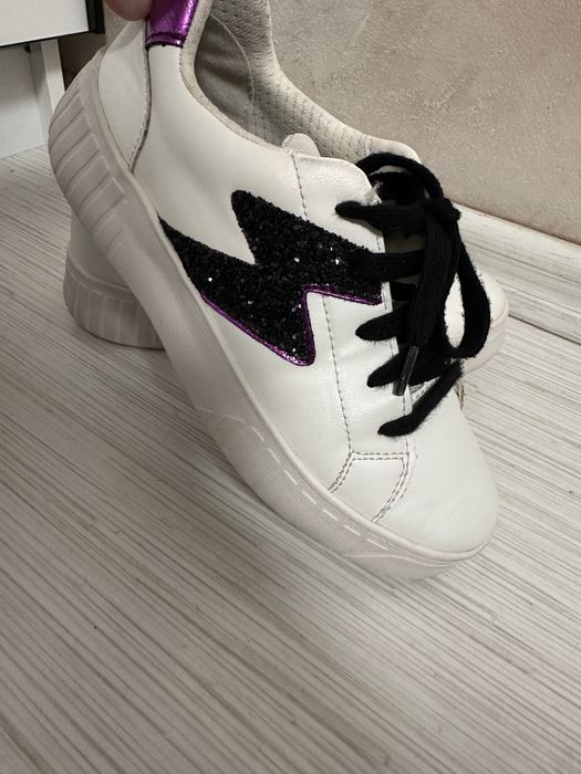 Adidasi fete marimea 33,5  34