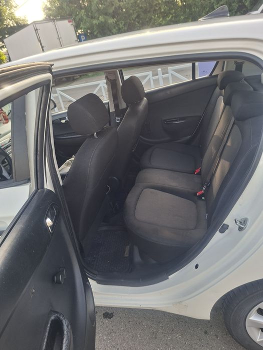 Dezmembrez hyundai i20 benzina 1.3