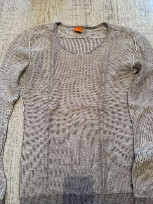 Продавам два пуловера на BOSS и BOSS orange