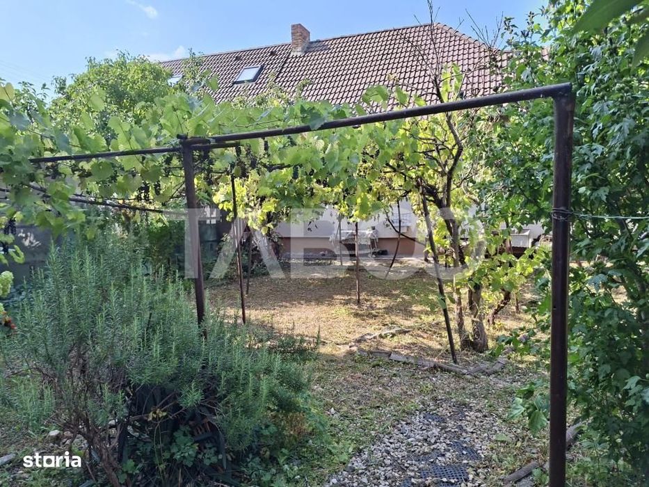Casa cu 2 camere decomandate 335 mp teren in zona Parcul Tineretului