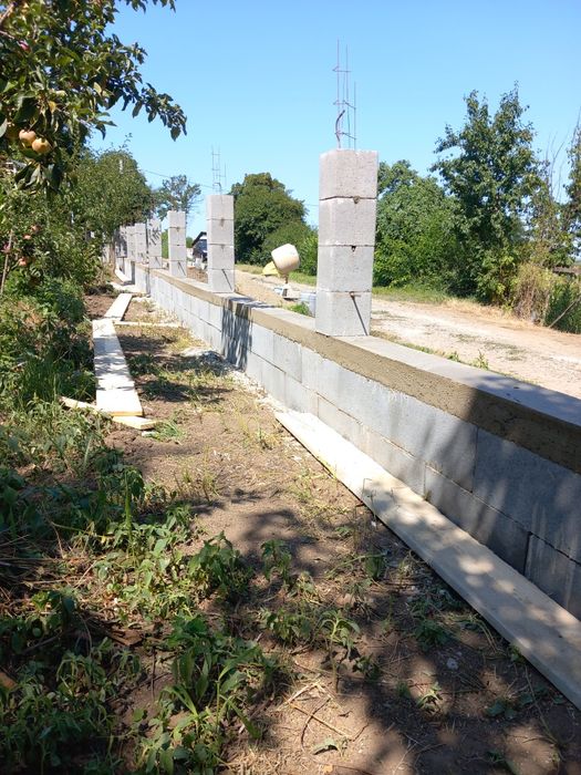 Construim garduri și porți la comanda clientului