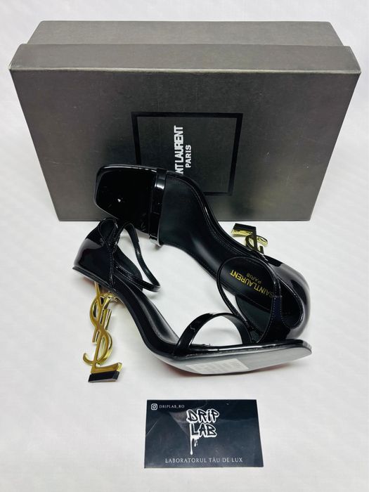 Tocuri YvesSaintLaurent