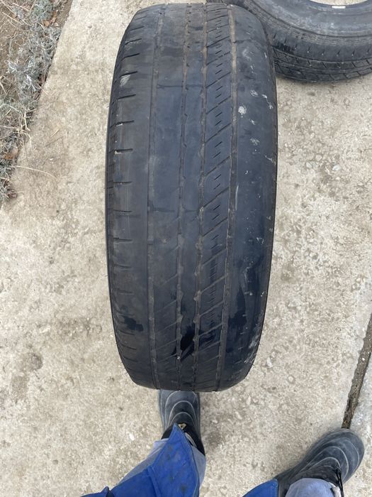 Шины 235/65/R17.