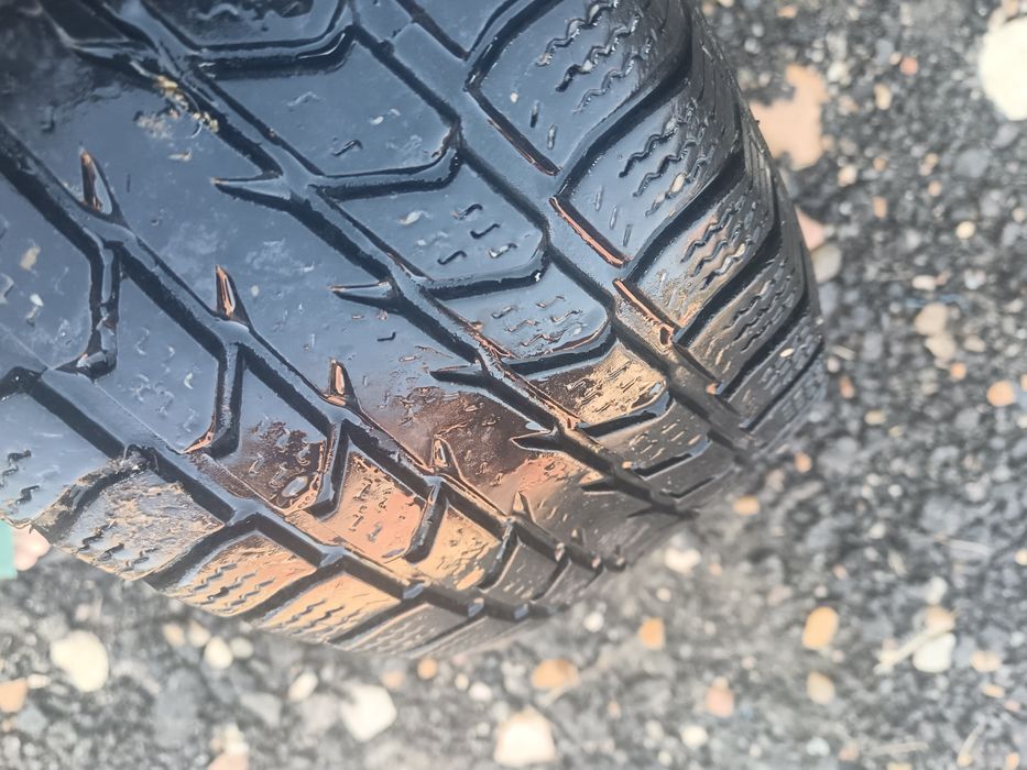 Vând 4 cauciucuri cu jante