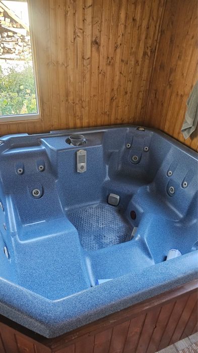 Vănd jacuzzi  in stare bună