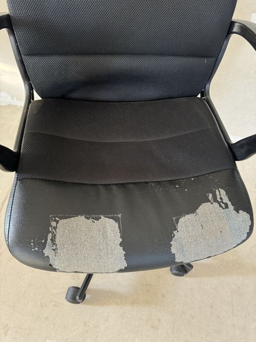 Офис стол черен.