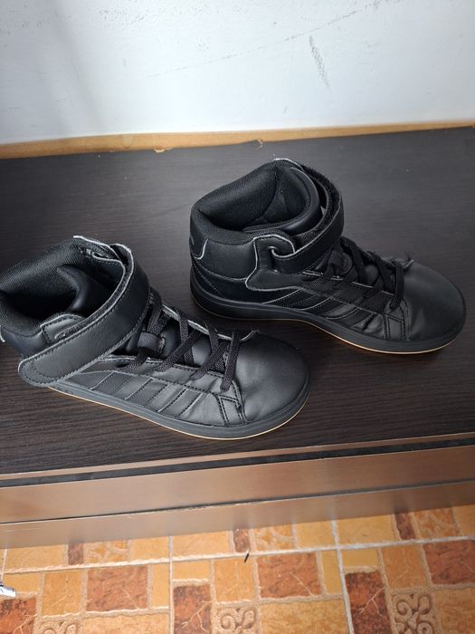 Детски маратонки Adidas номер 34