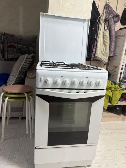 Продам Газ плиту INDESIT