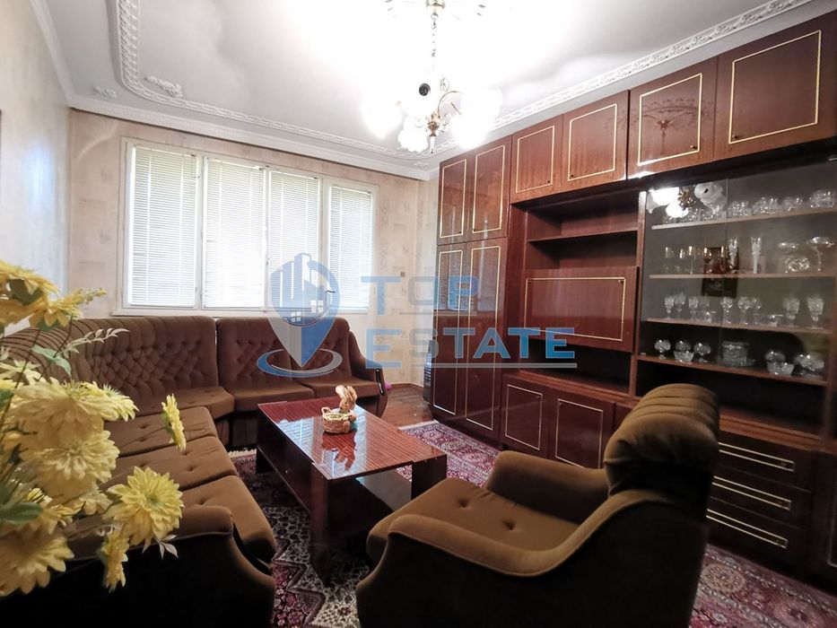 Многостаен тухлен апартамент с локално парно в централната част на гр