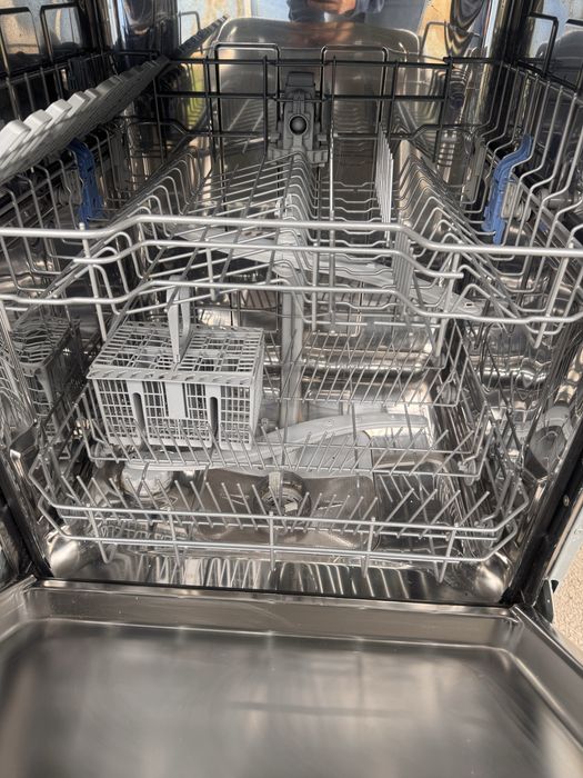 Посудомоечная машина Indesit DIE 2B19 (встраиваемая)