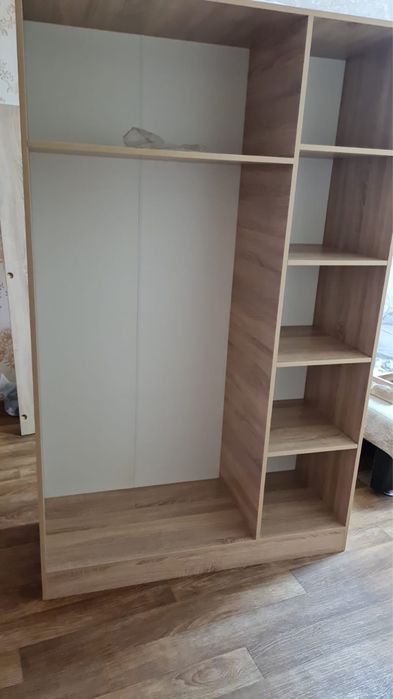 Продам напольный распашной шкаф