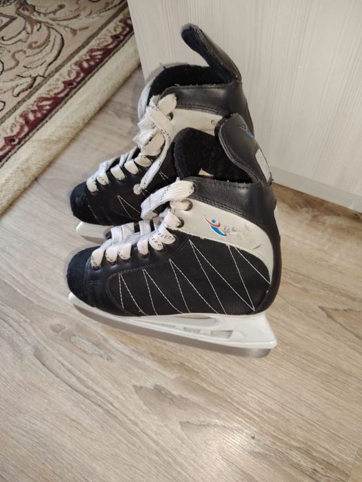 Коньки продаю 38 размер