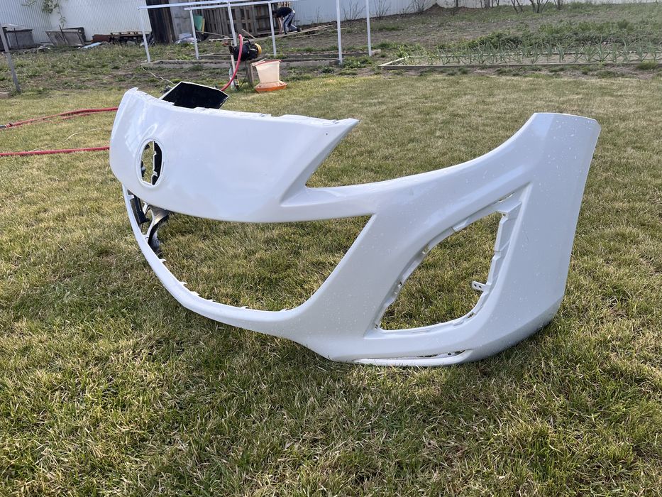 Бампер mazda 3 axela 2010 года