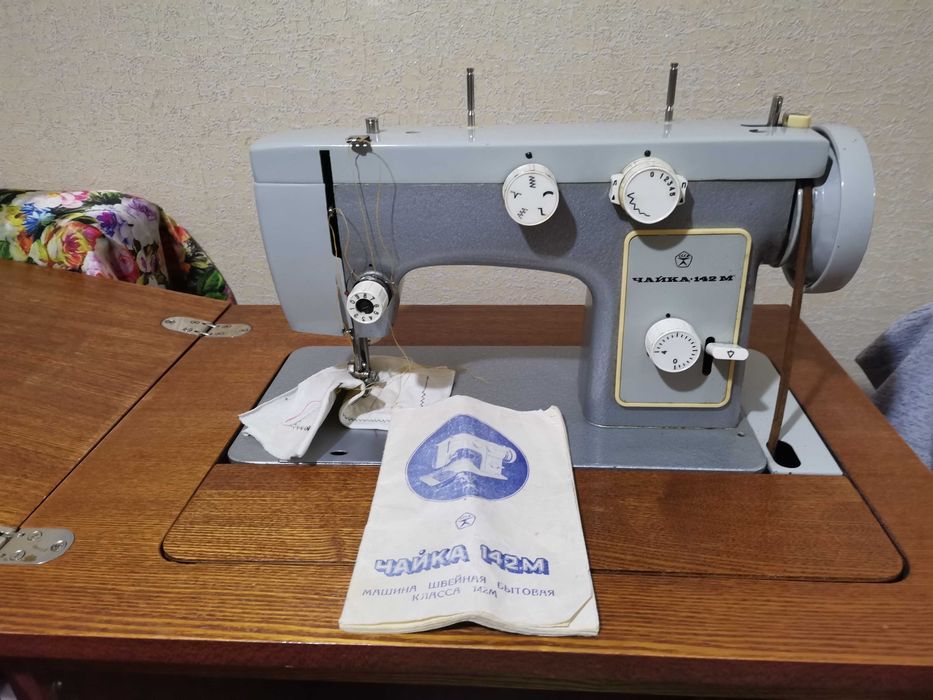 Продам швейную машину