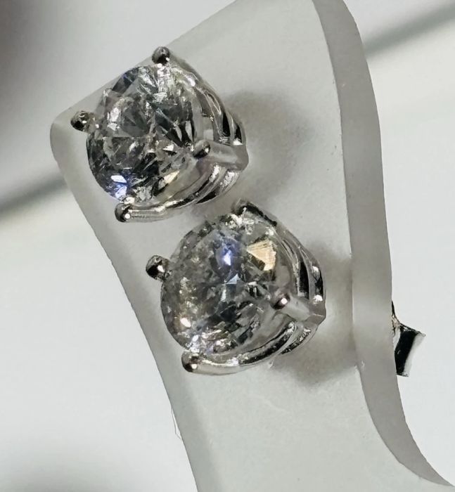 Серьги гвоздики бриллиантовые