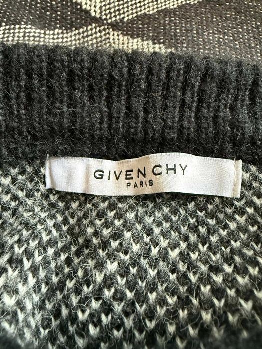 Givenchy вълнен пуловер