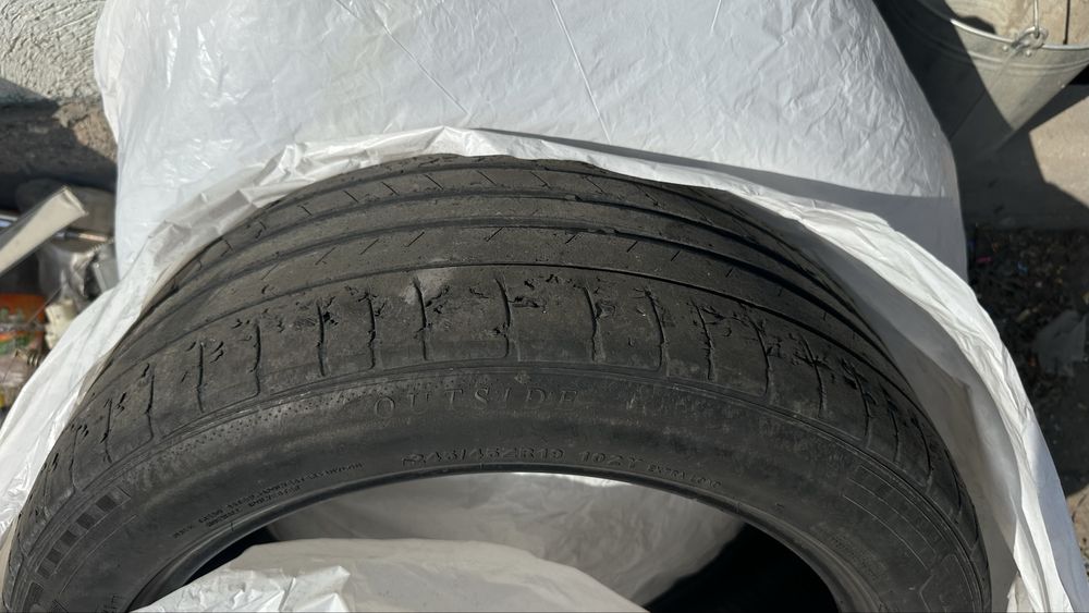 Резина  235/45/19