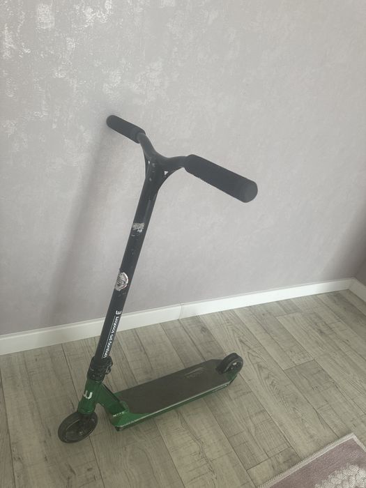 Трюковой самокат .