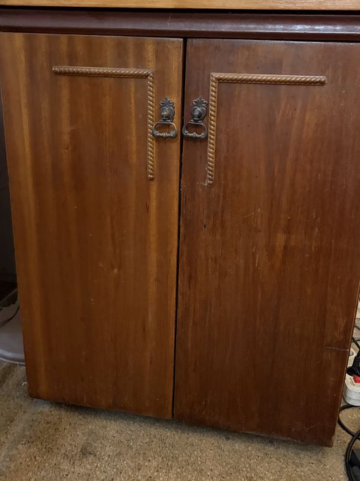 Продам сервант, шкаф с полками, шкаф, 4 тумбы, книжные полки 20шт.