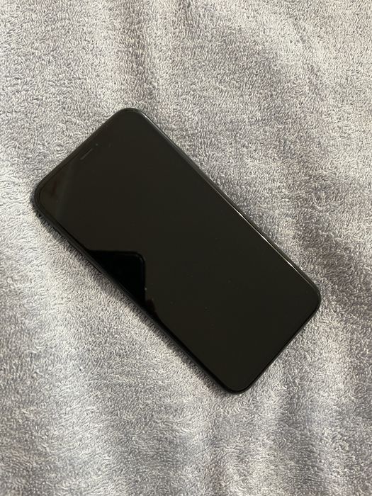 Продам iPhone XR в черном цвете на 128 ГБ