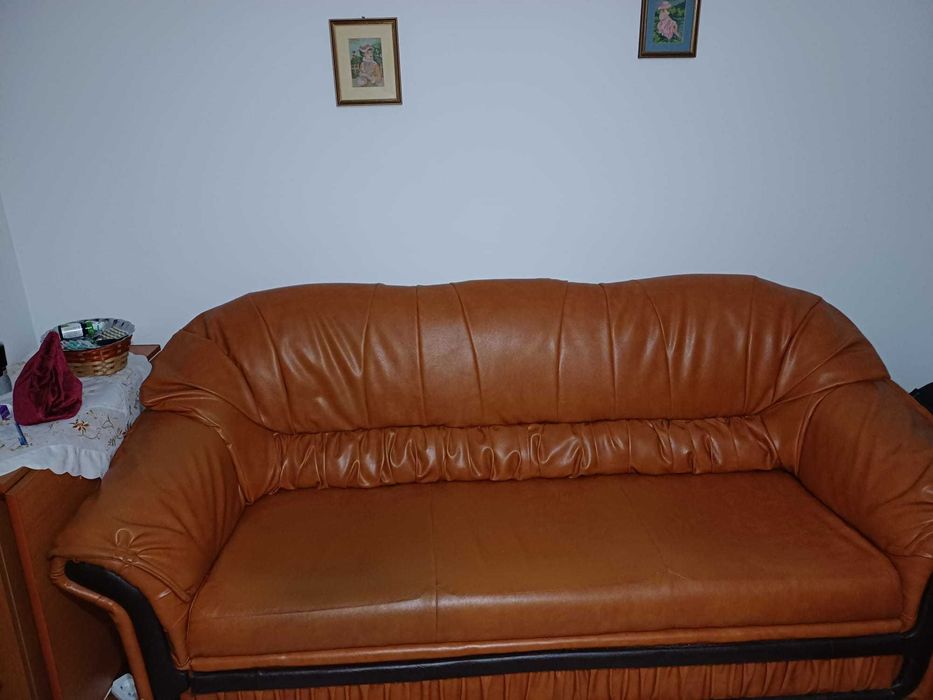 Vand  set canapea extensibila si 2 fotolii din piele ecologica