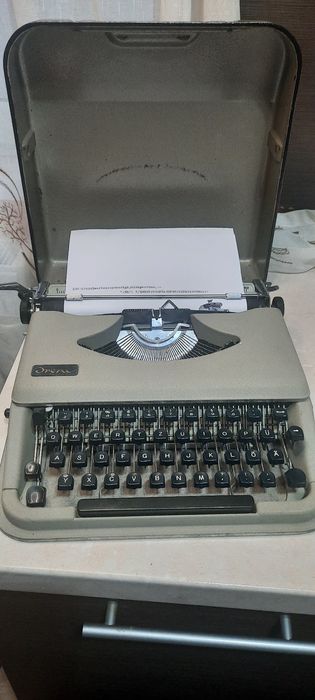 Mașină de scris Irene 1960 impecabilă