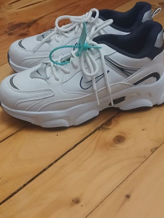 Маратонки NIKE Намаление