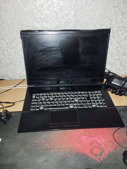 Срочно продам ноутбук игровой Haier gg 1700a