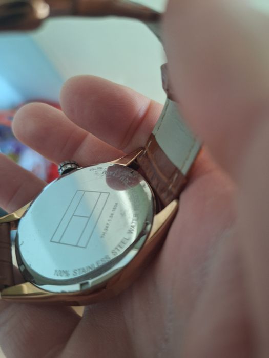 Продавам часовник Тommy Hilfiger