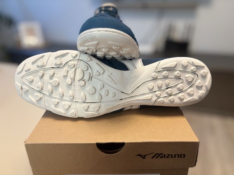 Футболни пбувки Mizuno.