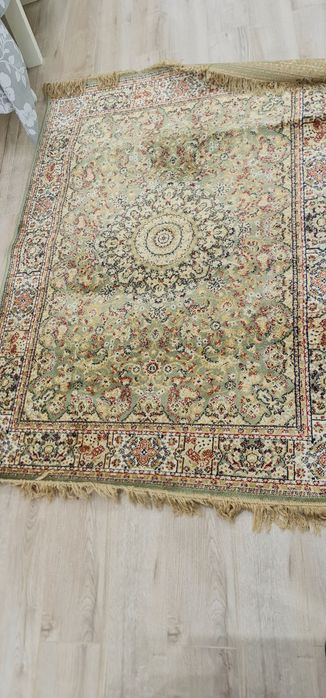 Маленький шёлковый ковер