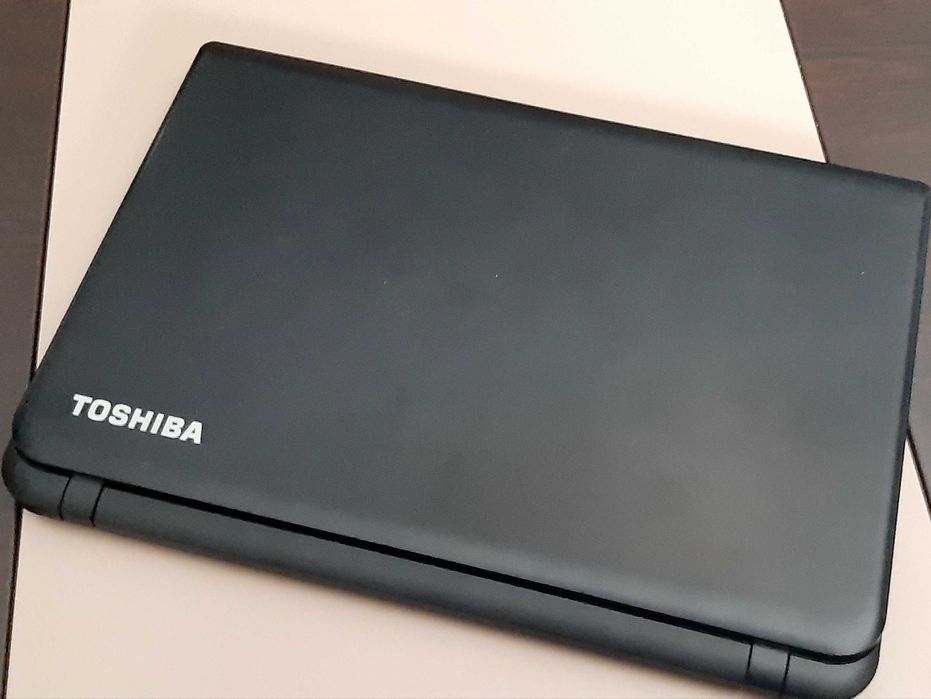 Лаптоп Toshiba Satellite C50-B-14D. Перфектен + чанта за лаптоп