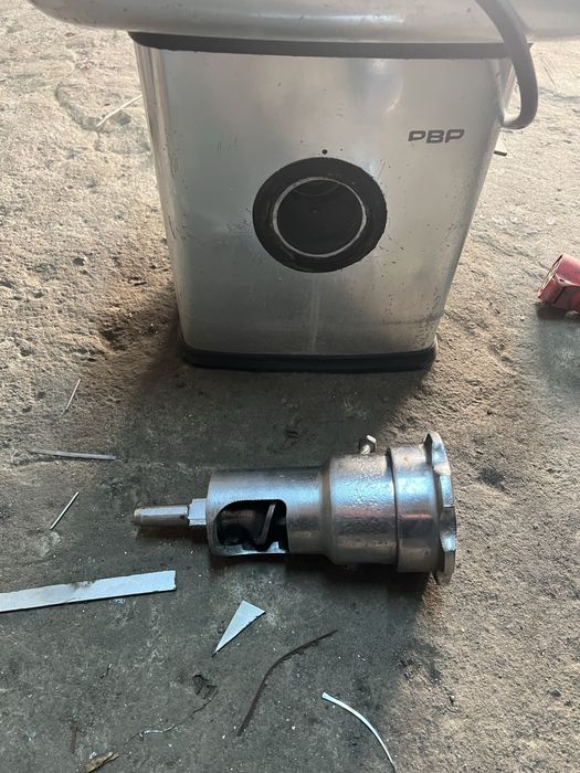 Vindem masini de tocat, malaxoare