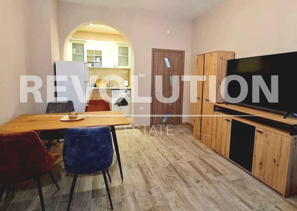 Дава се под наем Двустаен апартамент в Варна, Център - 50 кв.м за 600 € - Снимка #2