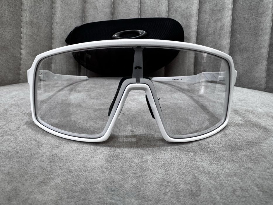 Спортивные очки Oakley Sutro Photochromic