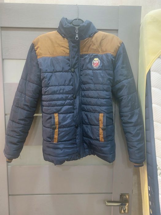 Продам куртки на подростка