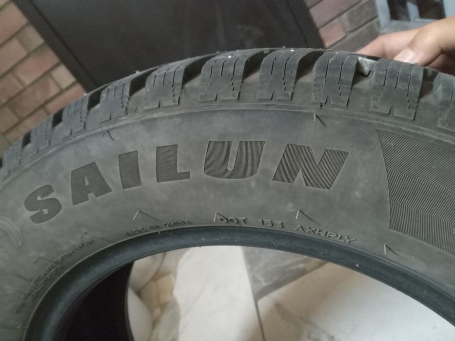 Продам два балона зимней резины.