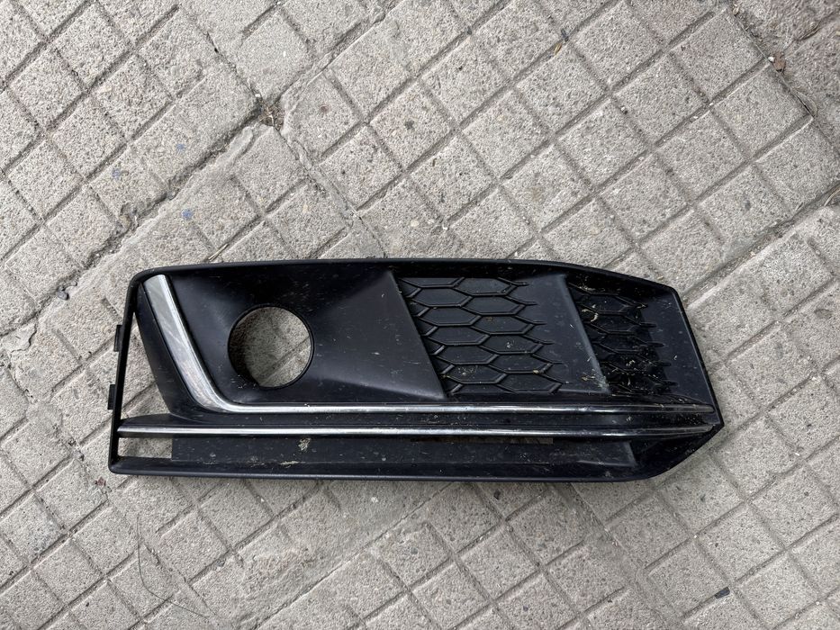 Решетка за дистроник a4 b9  S-line