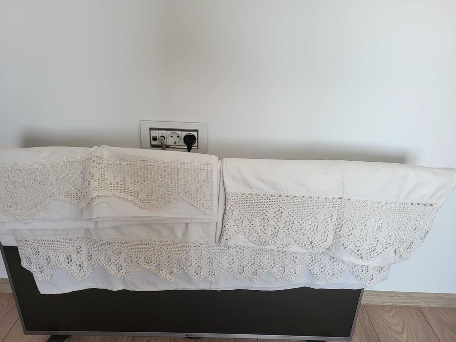 Cearceafuri traditionale cu dantela lucrata manual