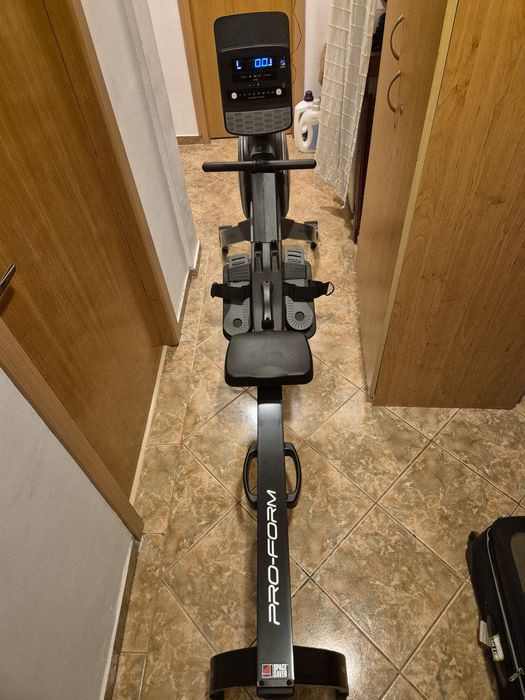 Simulator de vâslit ProForm – Nou, cu garanție (păcat să fie cuier!)