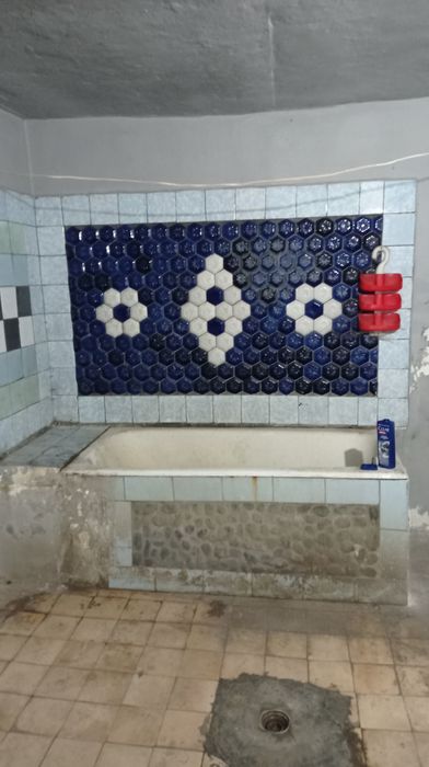 Сдаётся в аренду квартира для парней.Удобное расположение.