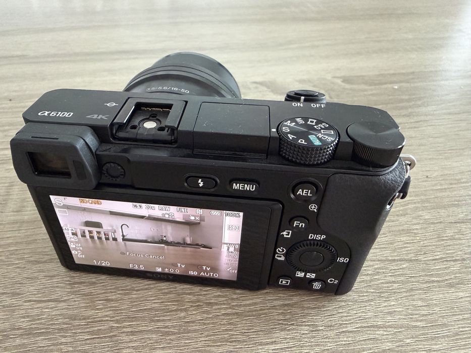 Sony Alpha a6100 Kit 16-50mm – Absolut NOU (0 cadre)