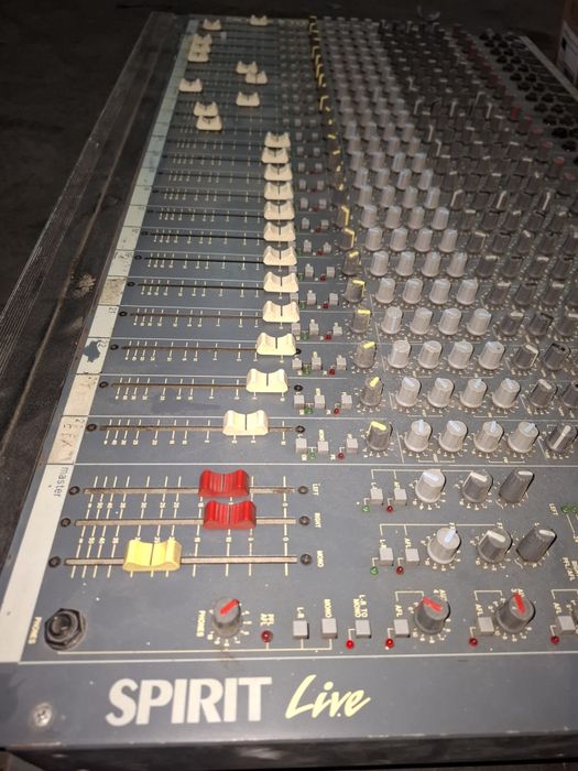 Професионален пулт Soundcraft Spirit Live
Продавам аналогов миксер Sou
