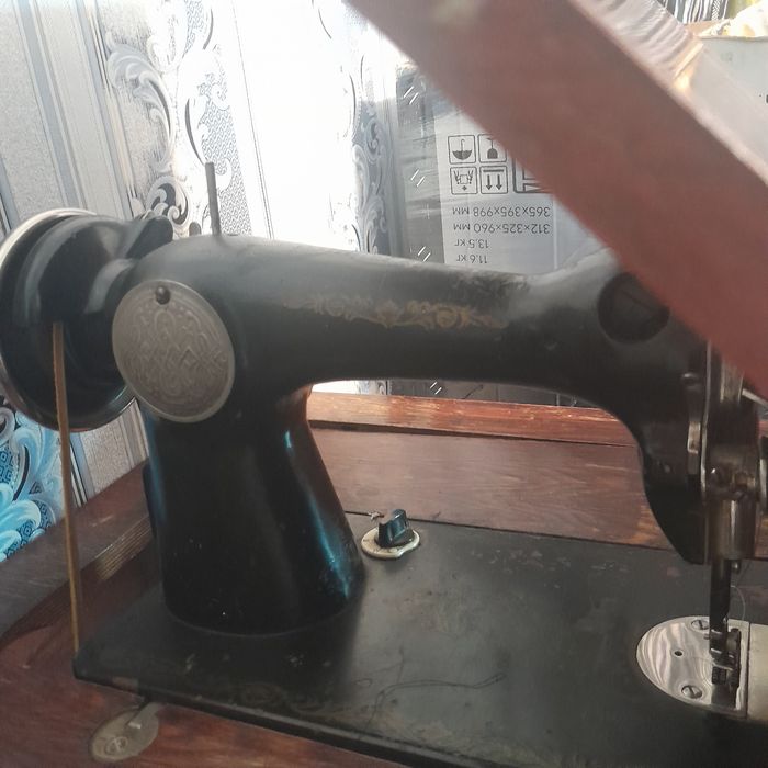 Тикув машина сотилади