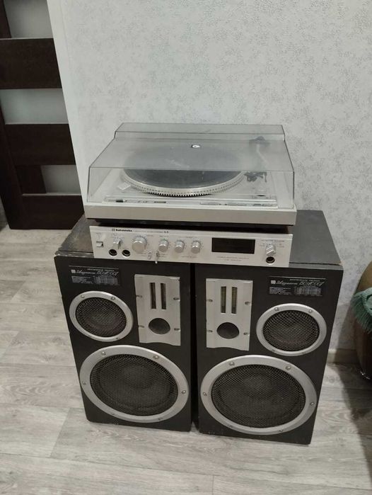 Колонки, усилитель и проигрыватель