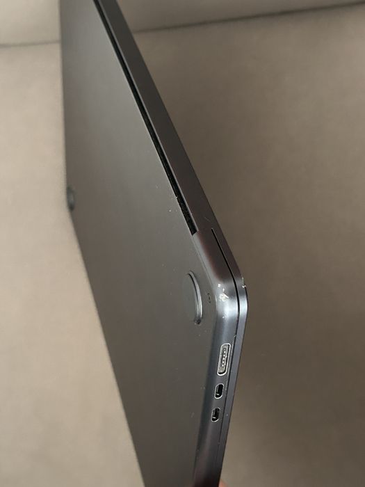 Macbook Air M2 8/256gb в хорошем состояние