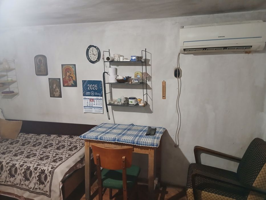 Продава се къща с двор в селоКараново