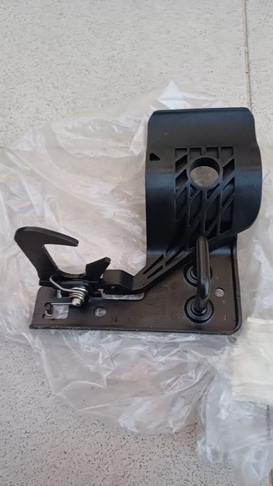 Inchizatoare capota Audi A3 8P