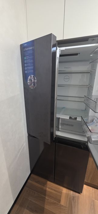 Новый холодильник Midea